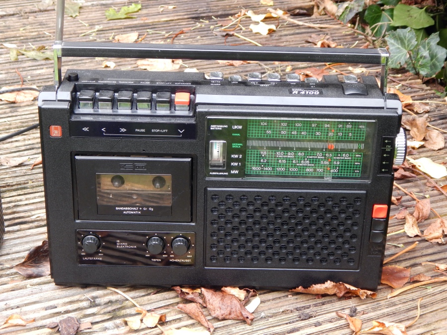 Radiorekorder R4100 restauriert